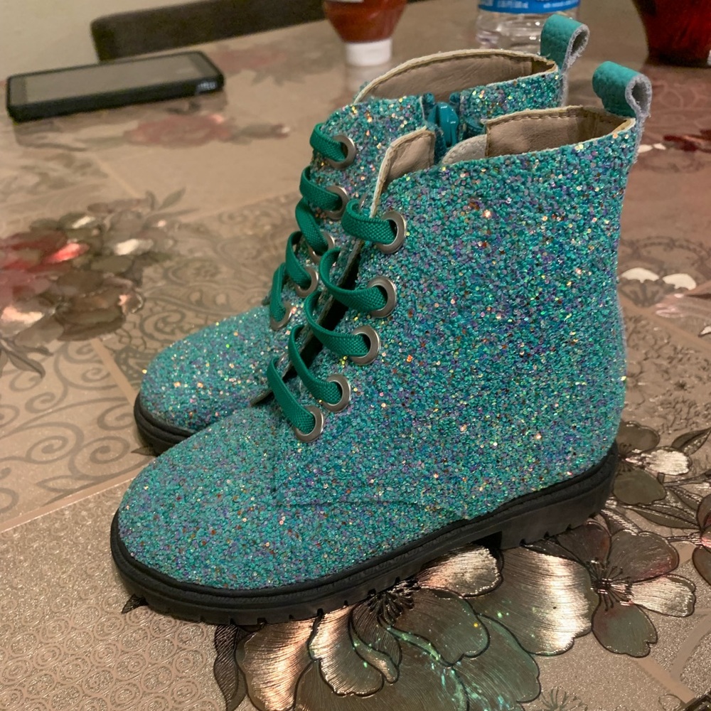 Combat boots never worn